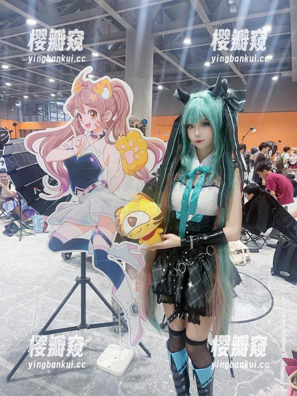 狐玖玖 万圣节就该趁机拿出狐玖玖的cos来刷存在感吧,哈哈!