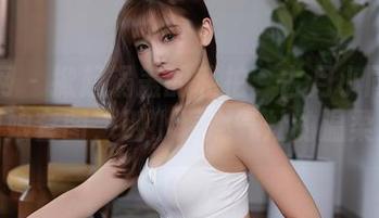 秀人网 – 掀起锅盖的私拍：古月小同学的厨娘套图，别小看燃气灶的温柔！