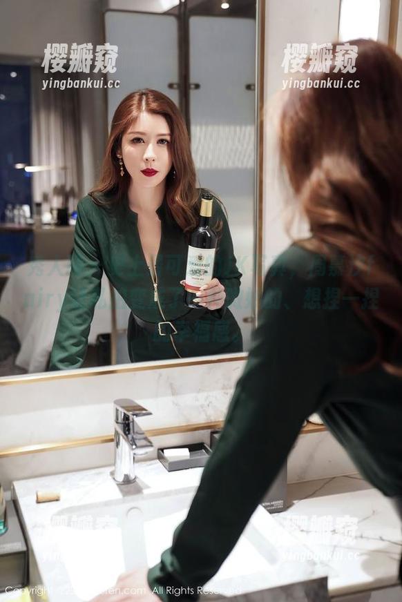秀人网 - 史上最可爱的JK写真，周慕汐fairy让私拍变成了一种微妙的、想捏一捏的幸福感。