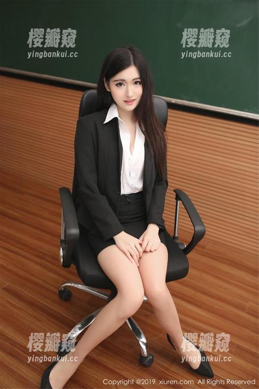 秀人网 - 宋愉愉的少女图册，恰似她自己的青春自拍，参演角色：少女与奇葩！