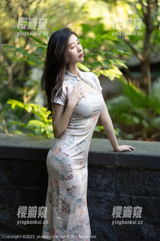 秀人网-星子柒kiki 秀人网 - 星子柒kiki的夏天照片,恰好让我想起那杯冰饮的味道。
