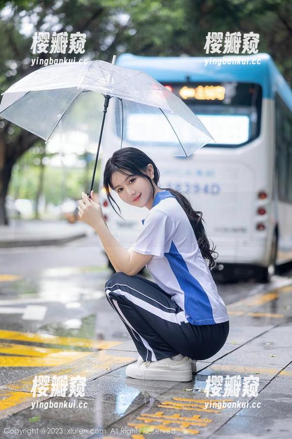 秀人网-王心怡 秀人网 - 敢来挑战王心怡的瑜伽写真合集吗?小心灯光下的那个“顽皮”细节!