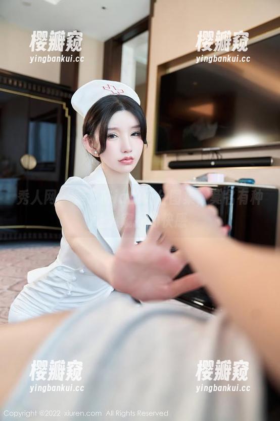 秀人网 - 美七Mia的天台图集，莫名有种让人窥探的快感