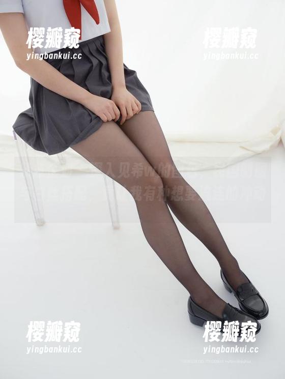紧急企划-见希w 紧急企划 - 深入见希w的图包,民国制服与白丝搭配,竟让我有种想要流连的冲动。