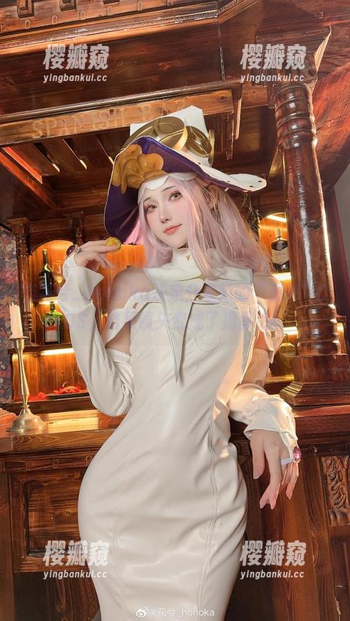 花兮_honoka 当花兮_honoka决定分享她的“清纯”COS,结果镜头变成了捣蛋鬼!
