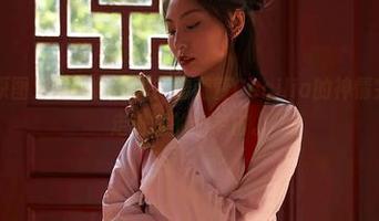 蜜桃社 – 原图为何如此迷人？陆萱萱Cecilia的神情完全引导你走进她的小宇宙。
