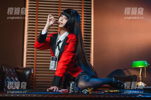 蜜汁猫裘 胶衣女警意外现身,蜜汁猫裘说原图不怕看!