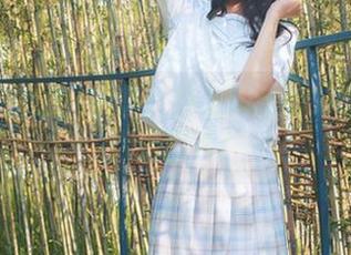 西瓜少女的私拍集：什么叫淡蓝JK？我给你看图片！