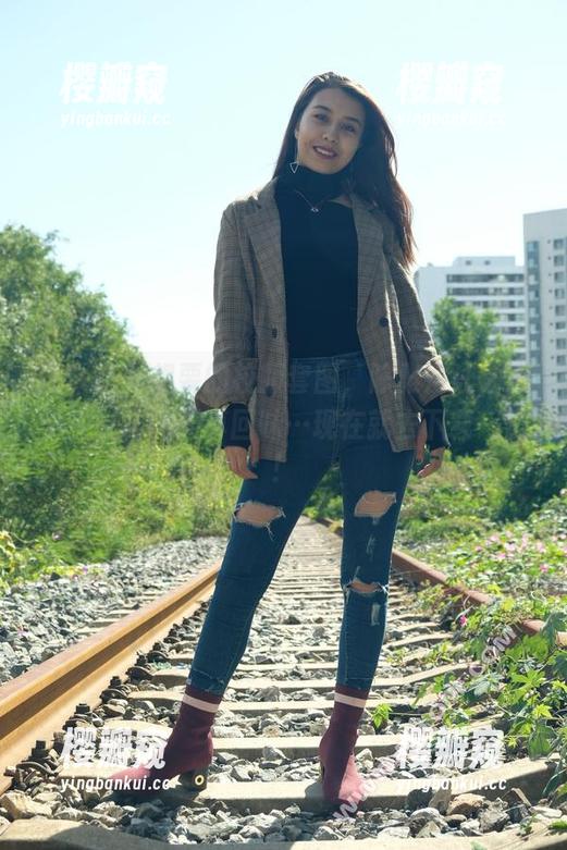 轰趴猫-陈雅漫 轰趴猫 - 想要的校服套图,陈雅漫让你为学生时代的天真回味…现在就去下载一波!