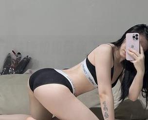 微密圈 – 铁锤姐姐带你飞跃天台！图包集合，绝对重口味，哈哈！