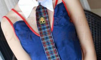 青豆客 – 张美荧“学妹”的原图，那神情让人不得不想再多瞧两眼。