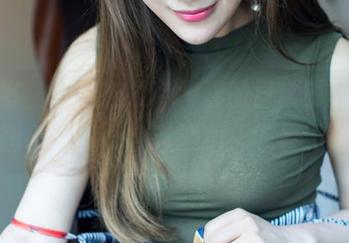青豆客 – 施忆佳Kitty酱的日常时刻——原图、套图，各有波澜，乍看无畏。