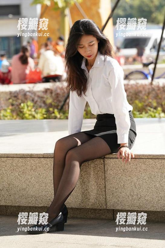 魔镜街拍-婷婷 魔镜街拍 - 当优雅撞上职场:销售主管婷婷的日常与粉裙的原图与作品。