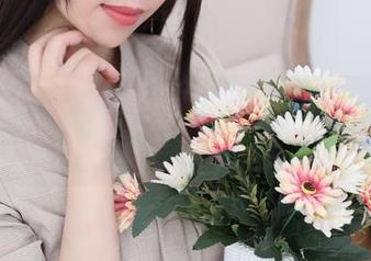 鹿野希的私拍——月色下的红跃幻想，躲在小巷吧