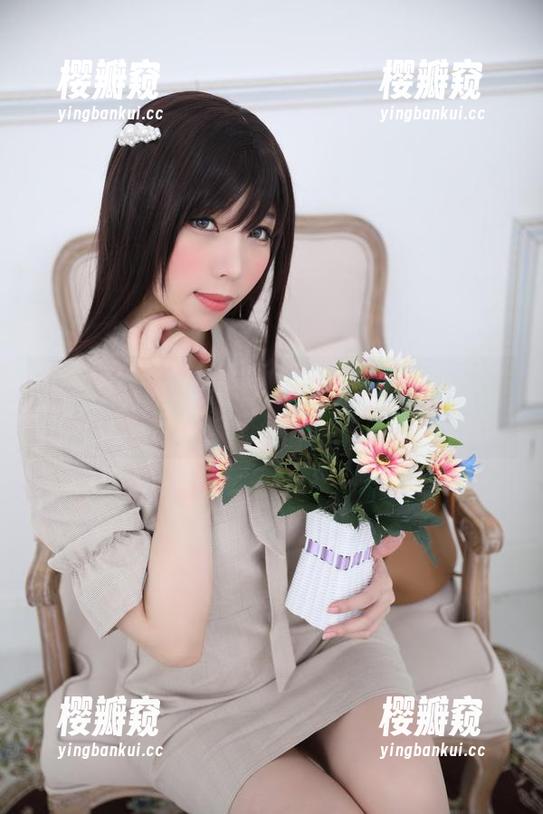 鹿野希 鹿野希的私拍——月色下的红跃幻想,躲在小巷吧
